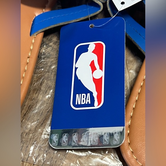 LA Clippers Women's Die-Cut Logo Flip Flops - Picture 8 of 8